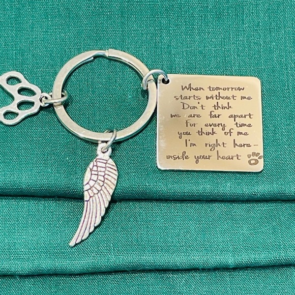 Never Forgotten Doggie Angel Keychain - Picture 3 of 6